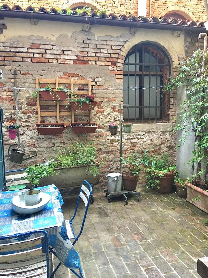 Il Buco Della Suora * Venedig